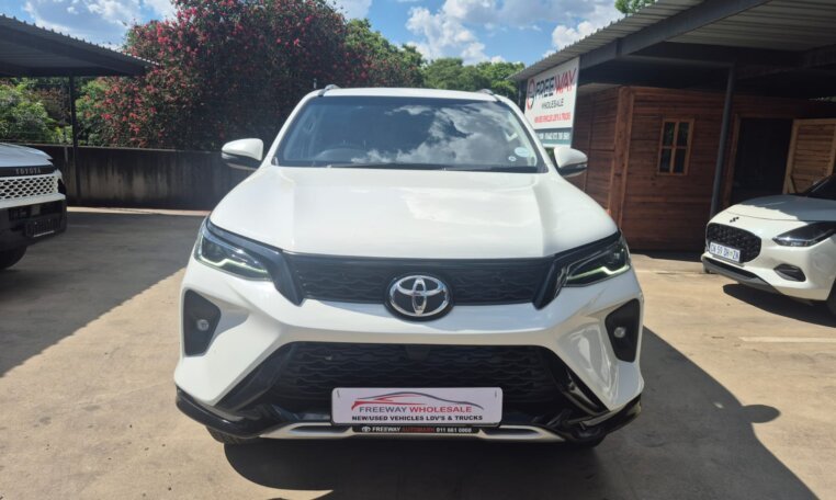White 2024 Toyota Fortuner 2.4 4x4, front view