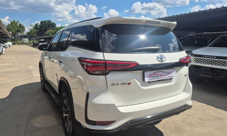 White 2025 Toyota Fortuner 2.4 4x4, opposite rear three-quarter view